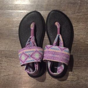 Sanuk youth size 2/3 yoga sling